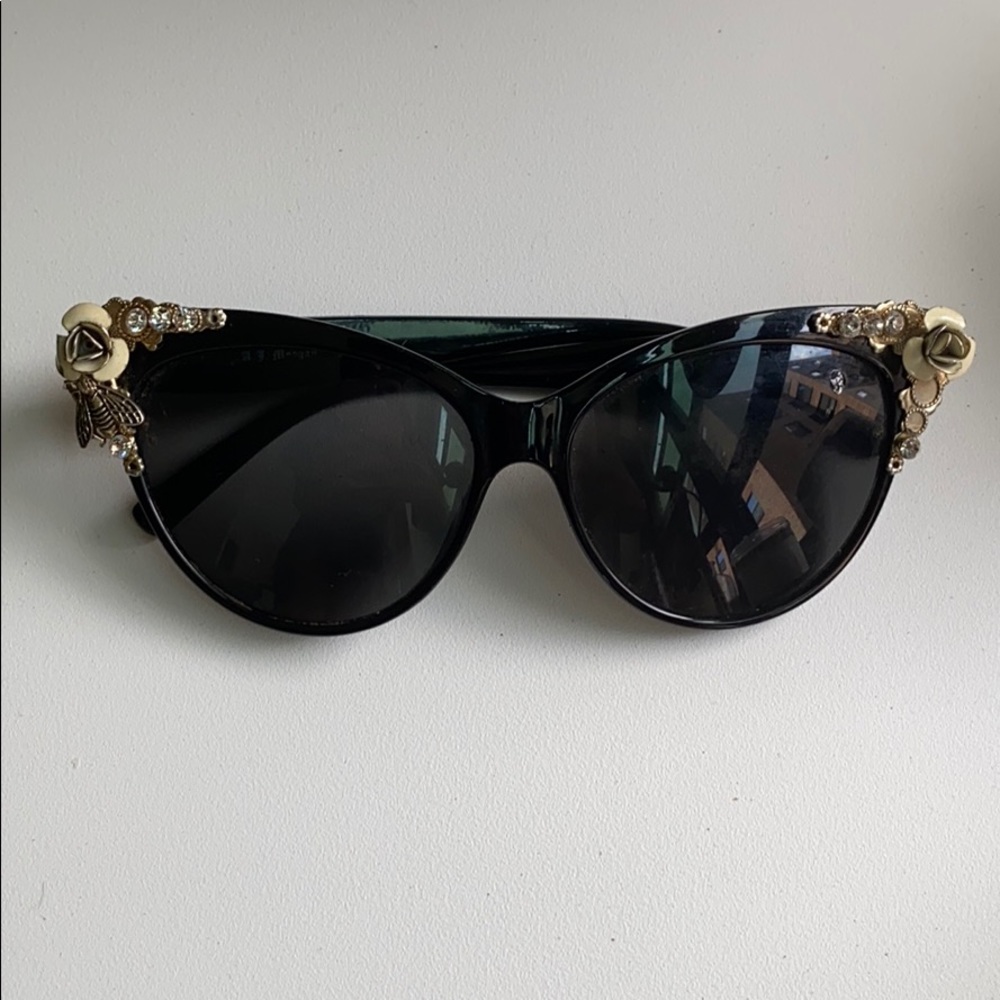 Vintage Black Shades 🕶